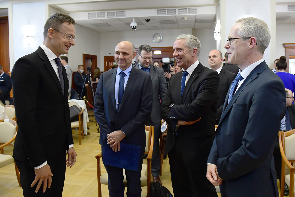 Már több mint ötszáz beruházó jelentkezett támogatásért