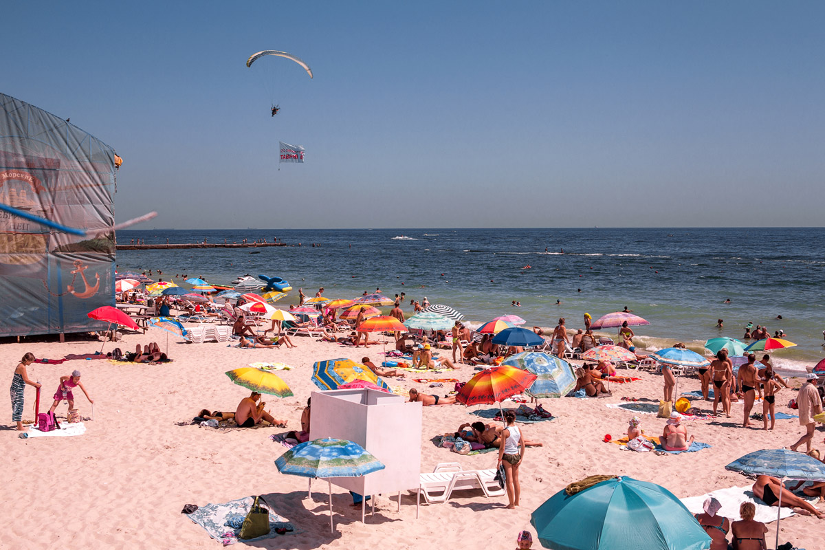 Ukrajnában a karantén ellenére is kinyithatnak a strandok