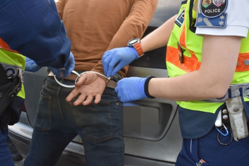 Migránsokkal teli furgont füleltek le Nagylaknál