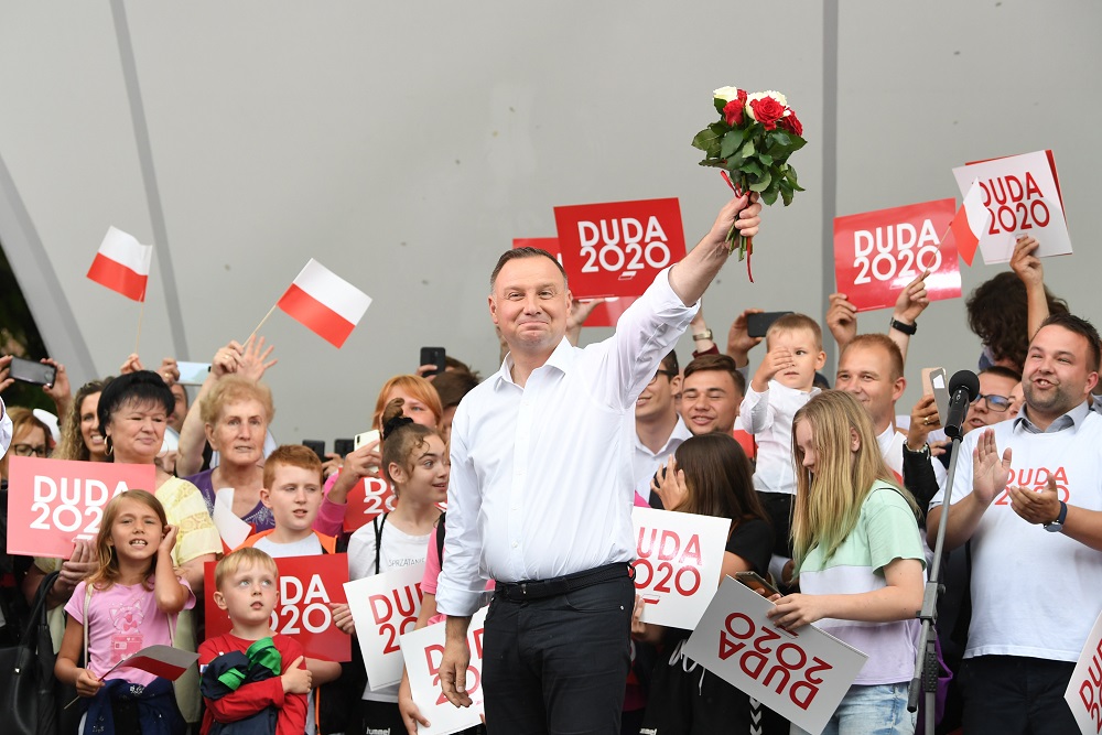 Andrzej Duda vezet a közvélemény-kutatásokban