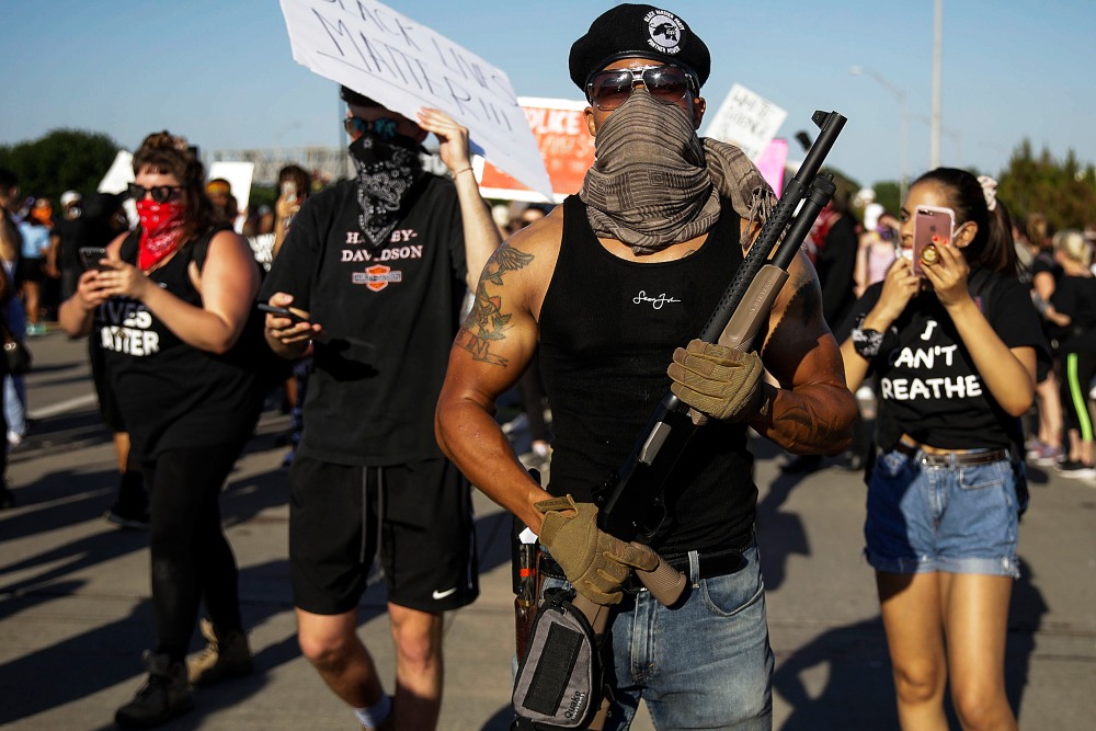 A tüntetők megrongálták a Kosciuszko-emlékművet is