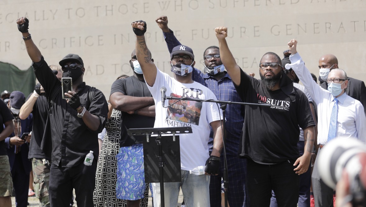 Nem használhatnak könnygázt a tüntetők ellen