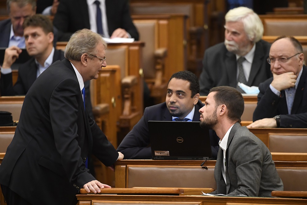 Tordai: a kormány a „korrupt, autoriter populisták” útját járja