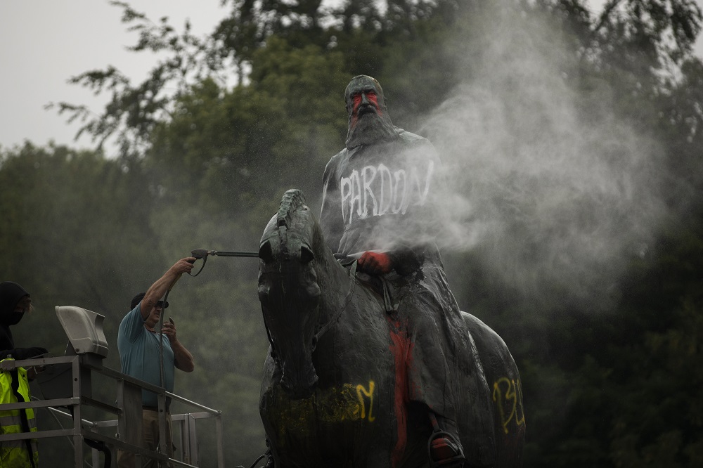 Korábbi belga királyok szobrait rongálták meg Brüsszelben