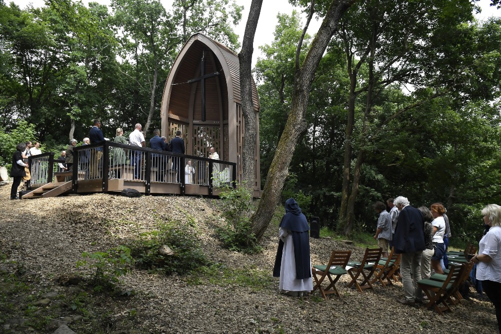 Emlékhelyet avattak az egykori pálos kolostor helyén