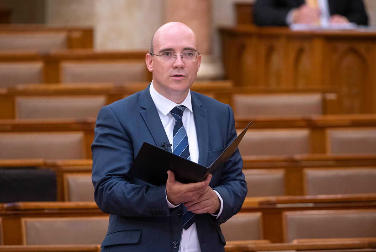 Maruzsa Zoltán hagyományos tanévkezdésben bízik