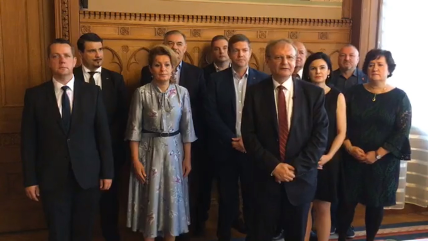 MSZP: „olyan országot akarunk, ahol nem kell mártírhalált halni”