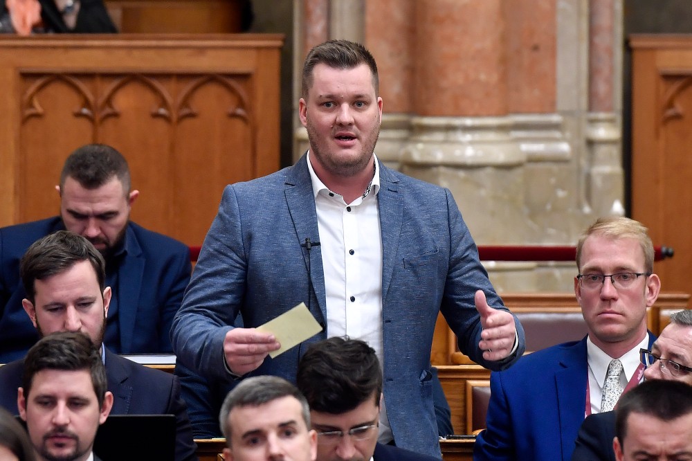 A Jobbik a nemzeti konzultáció miatt hisztizik