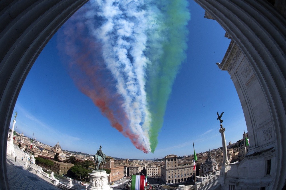 Olaszországban tovább lazítanak a korlátozásokon