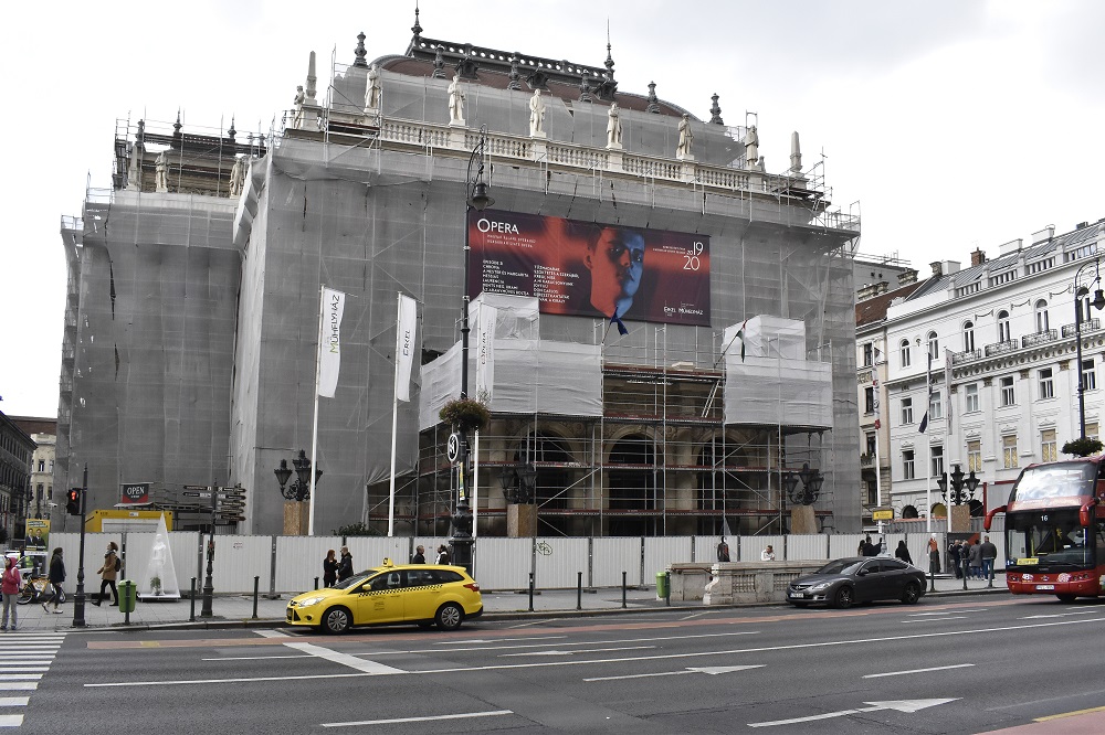 Tűz volt az Operaház tetején