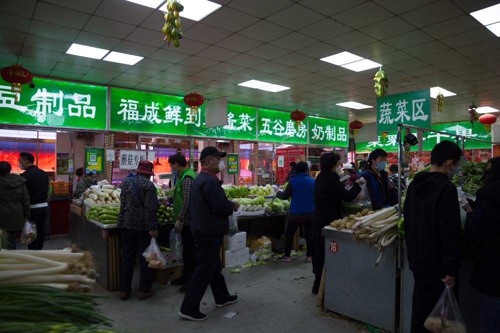 Újabb járványgócra bukkantak egy pekingi piacon