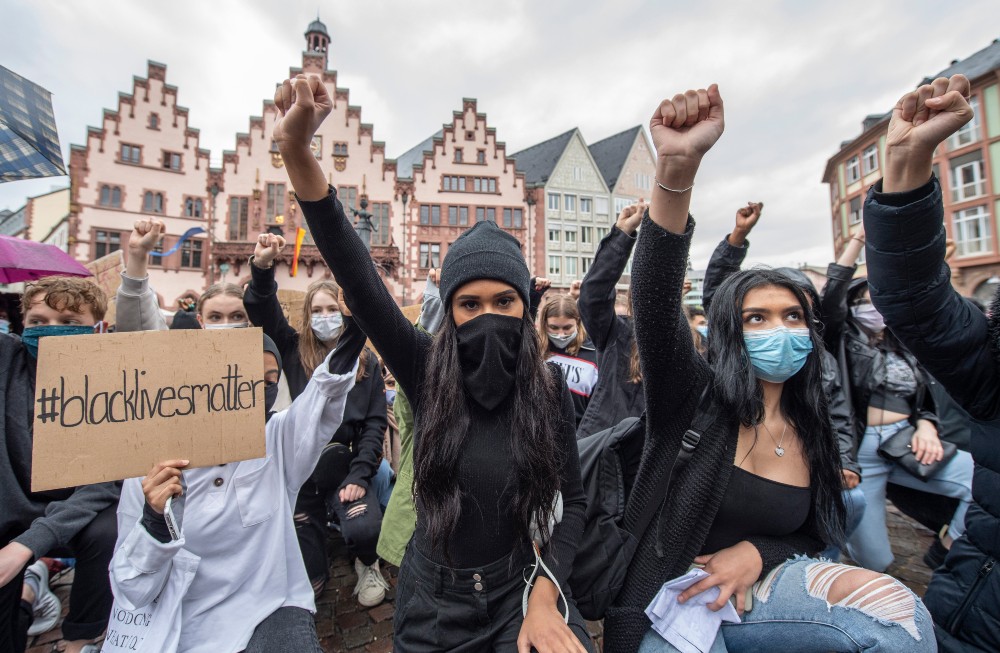 Nyugat-európai országokat is érintenek a faji zavargások