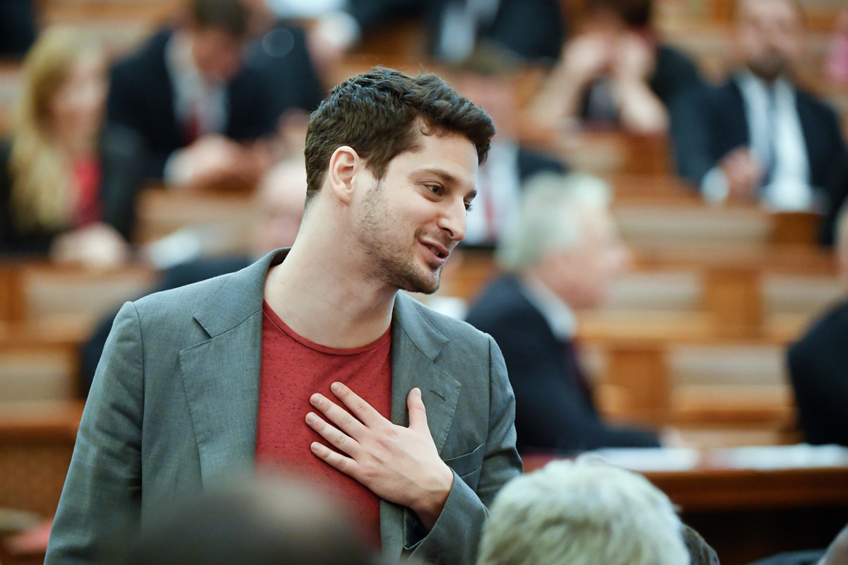 Az LMP szerint válságos az idősgondozás, a Pesti utat nem említik