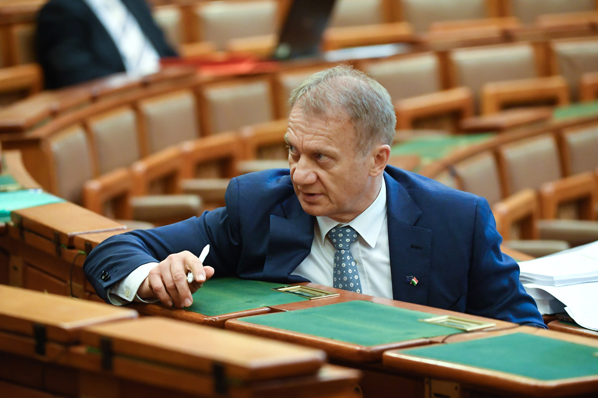 A DK lobbit gyanít a napenergia terjedését segítő törvénymódosítás mögött