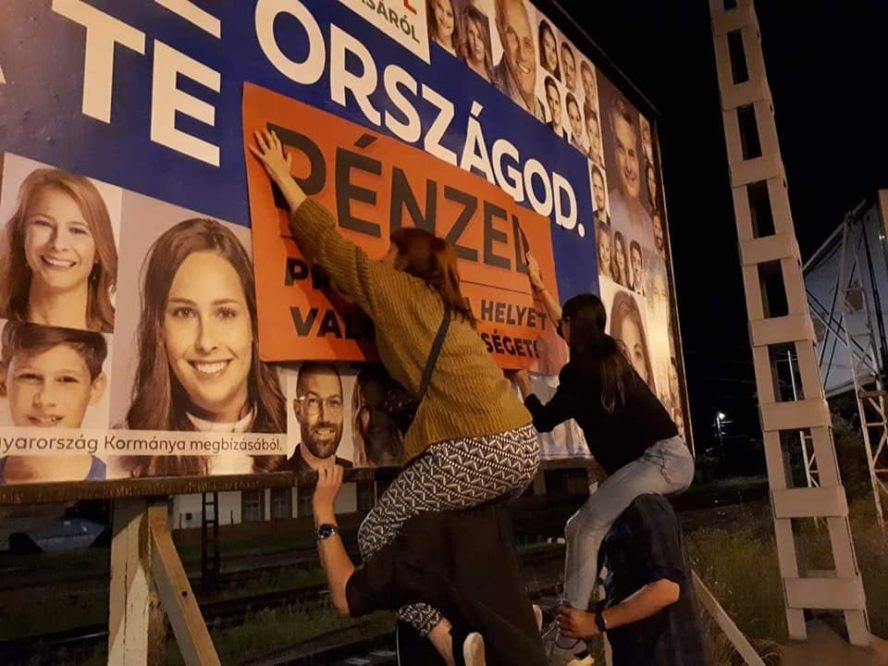 Mit kezd a Momentum a választópolgárok adataival?