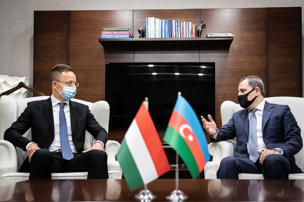 Szijjártó Péter: Azerbajdzsán kitüntetett szerepet játszik