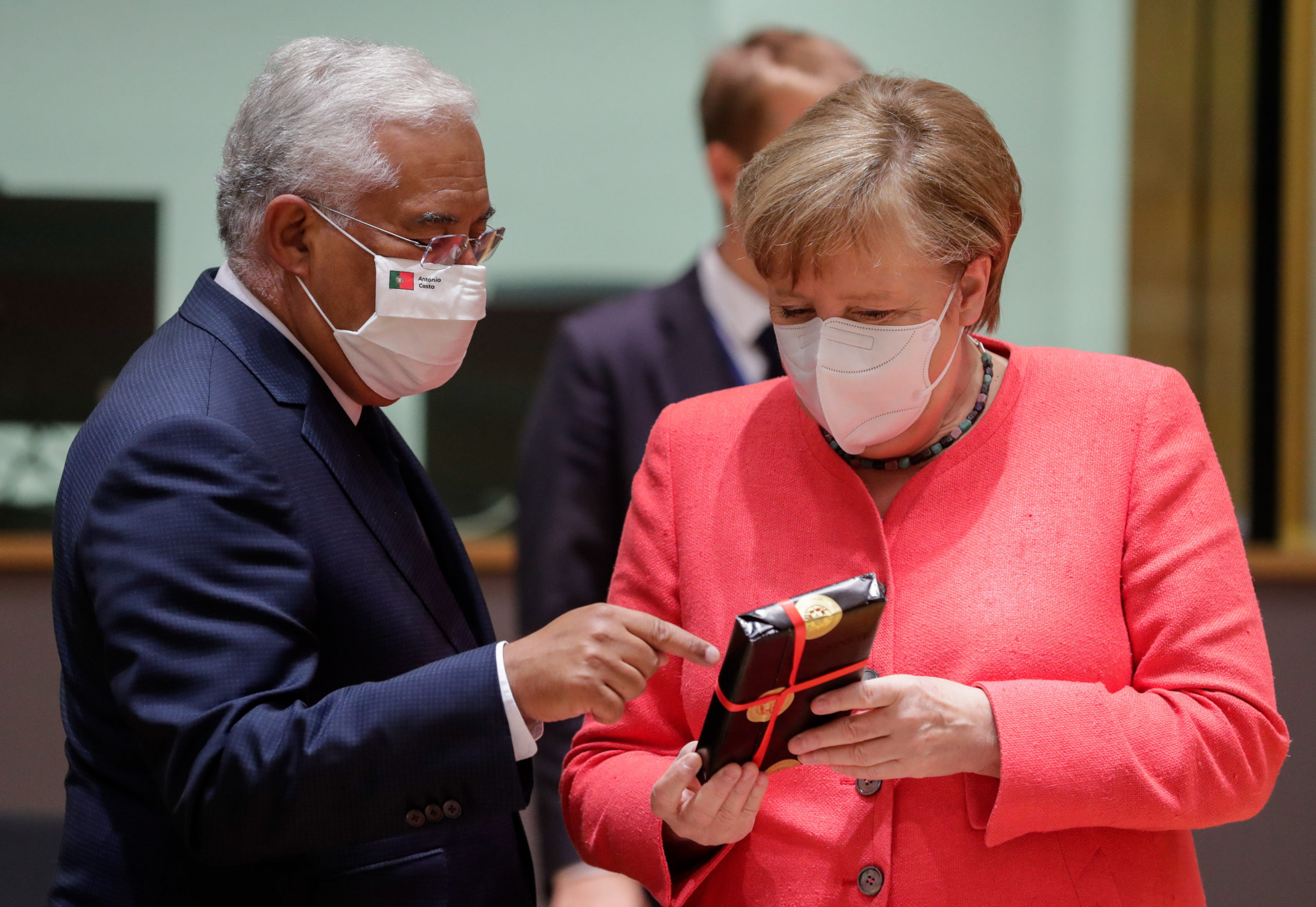 Kétoldalú megbeszélésekkel folytatódott a csúcstalálkozó