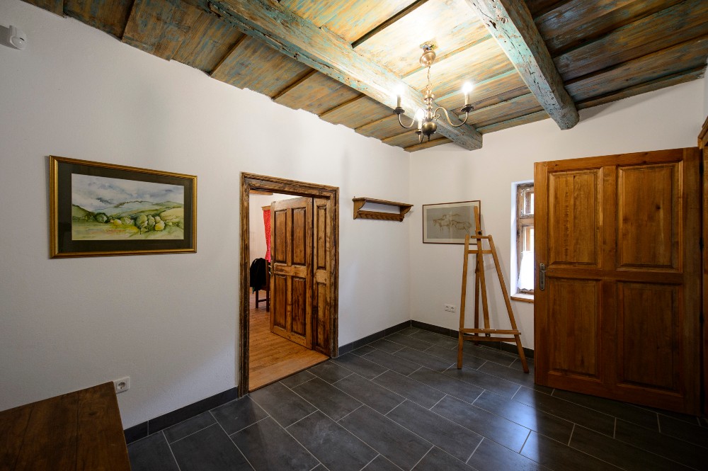 Átadták a Benczúr Gyula Rajziskolát Benczúrfalván