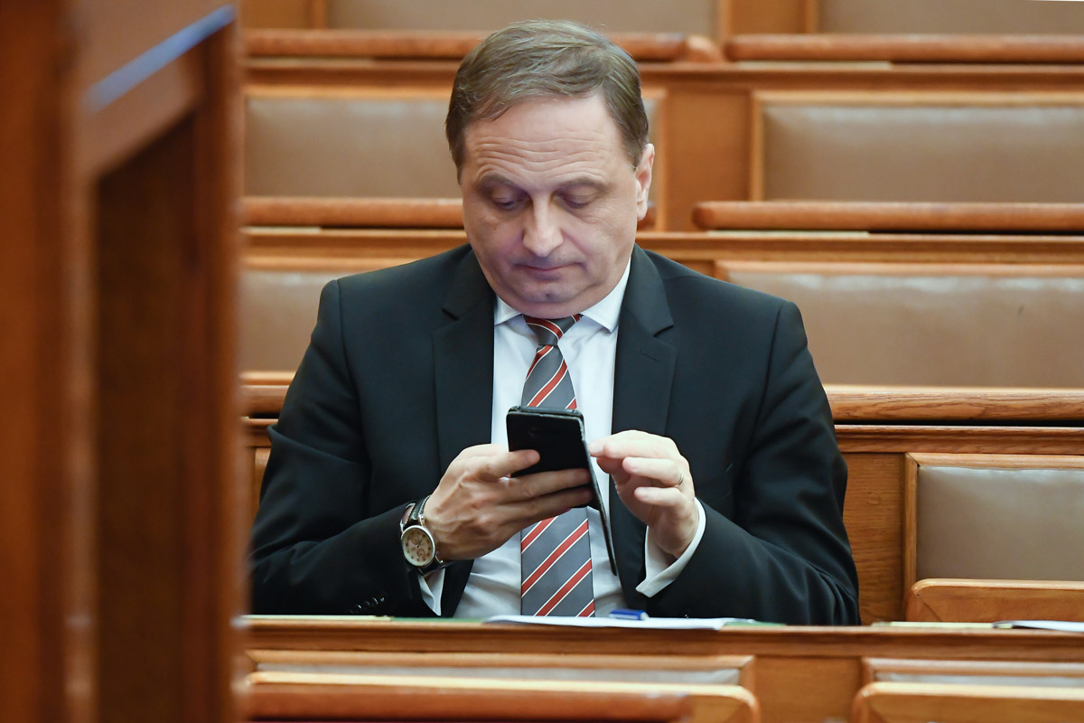 A Jobbik „nemzeti, jobbközép, szociálisan érzékeny néppárt”