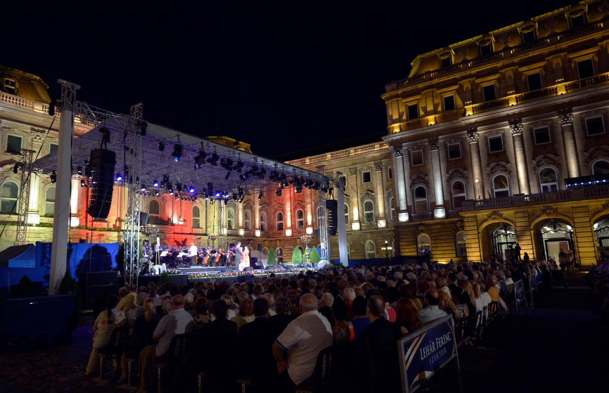 Igazi örökzöldek csendülnek fel a Budavári Palotakoncerten