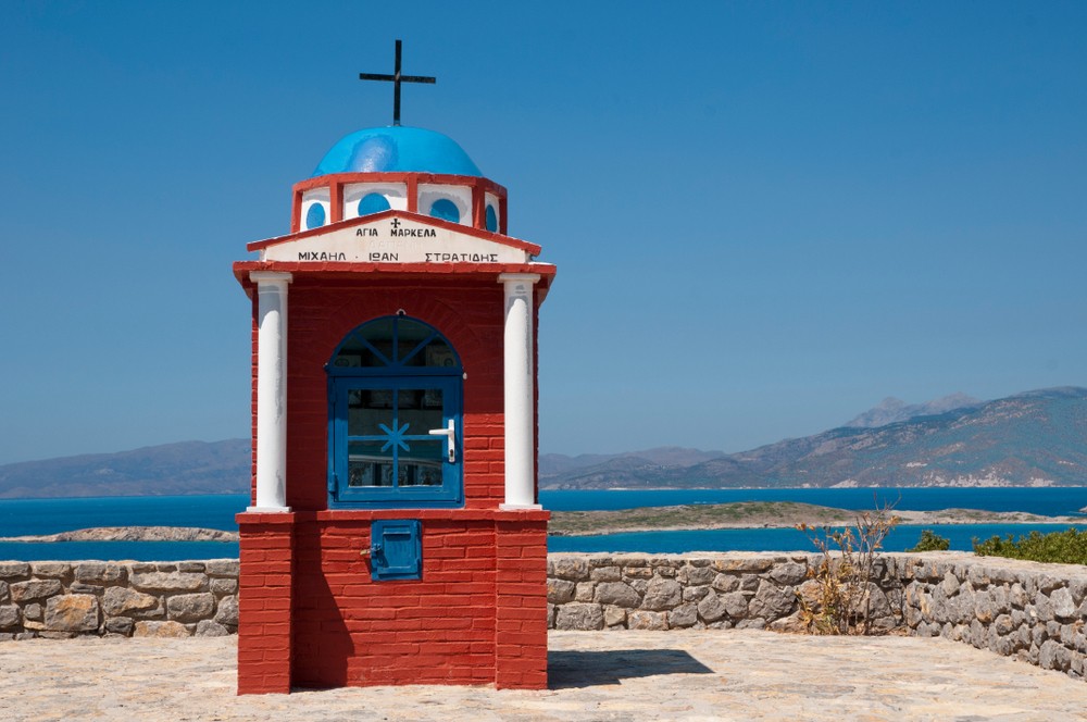 Migránsok raboltak ki egy görögországi kápolnát