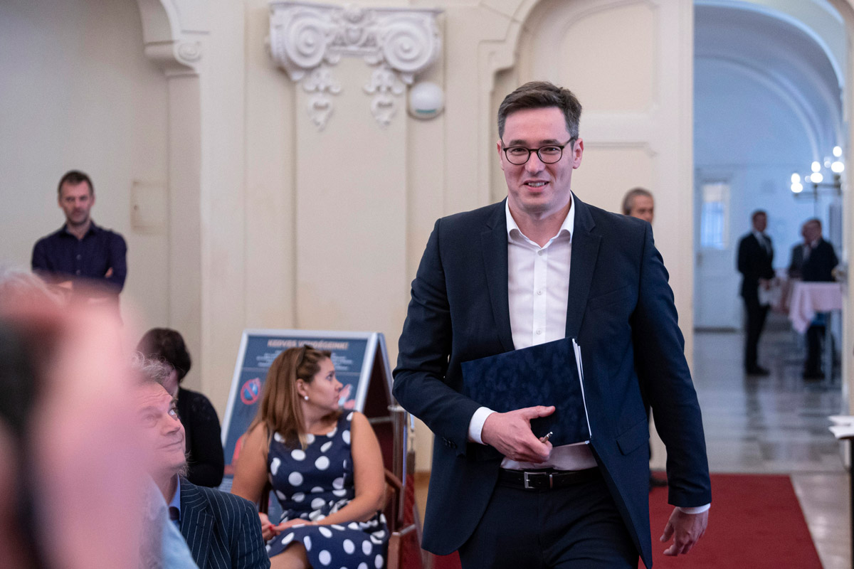 Fürjes: Karácsony náci, rasszista, cigánygyűlölő jelöltet támogat