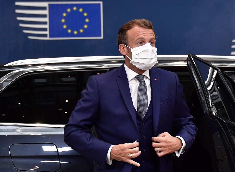 „Foggal-körömmel harcol” Macron