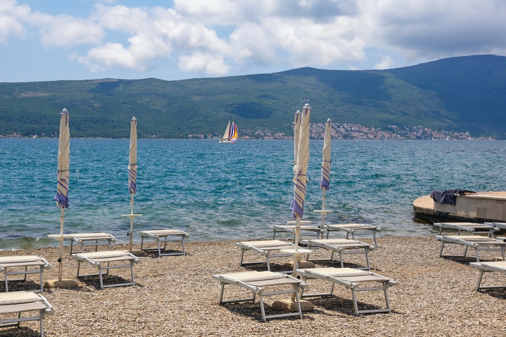 Romokban az idegenforgalom Montenegróban a járvány miatt