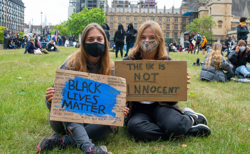 BLM-aktivisták kiáltoztak „Allahu Akbar”-t a Jemenért tüntetőkkel karöltve