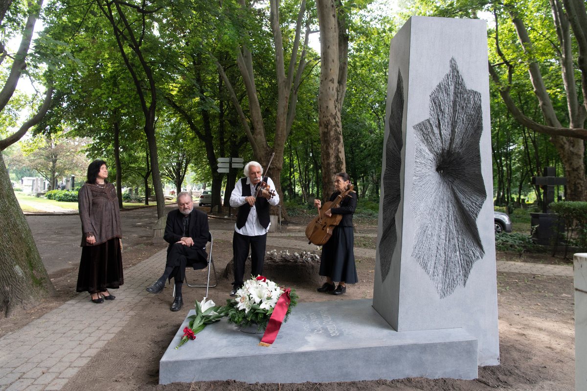 Szobrot avattak Szervátiusz Tibor emlékére