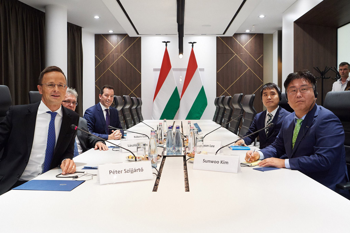 Szijjártó Péter hazánkban megvalósuló koreai beruházásokról tárgyalt