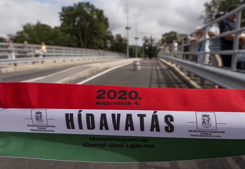 Átadták a mosonmagyaróvári kiszélesített Lajta-hidat