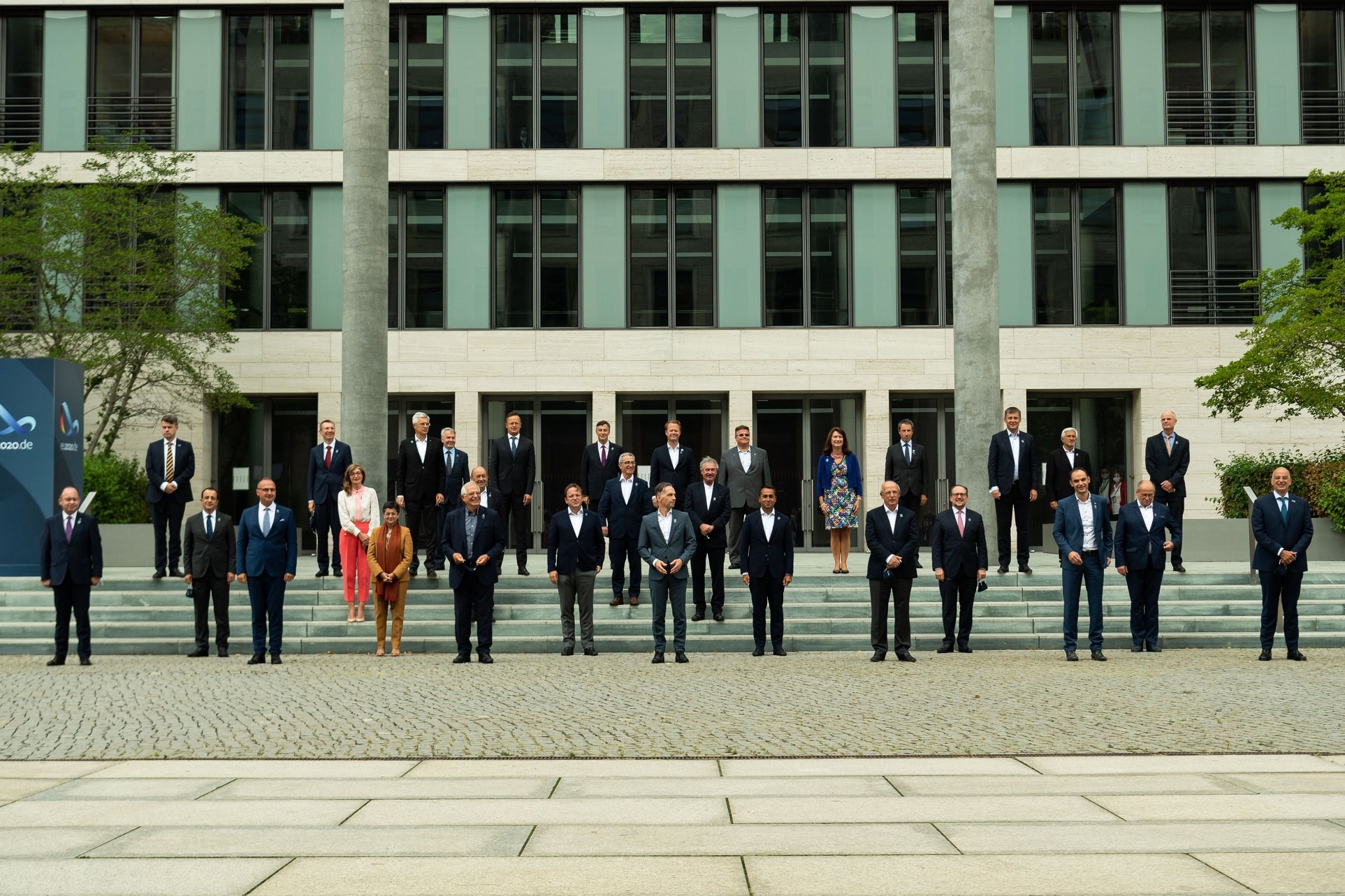 Az EU újabb személyeket sújt szankciókkal