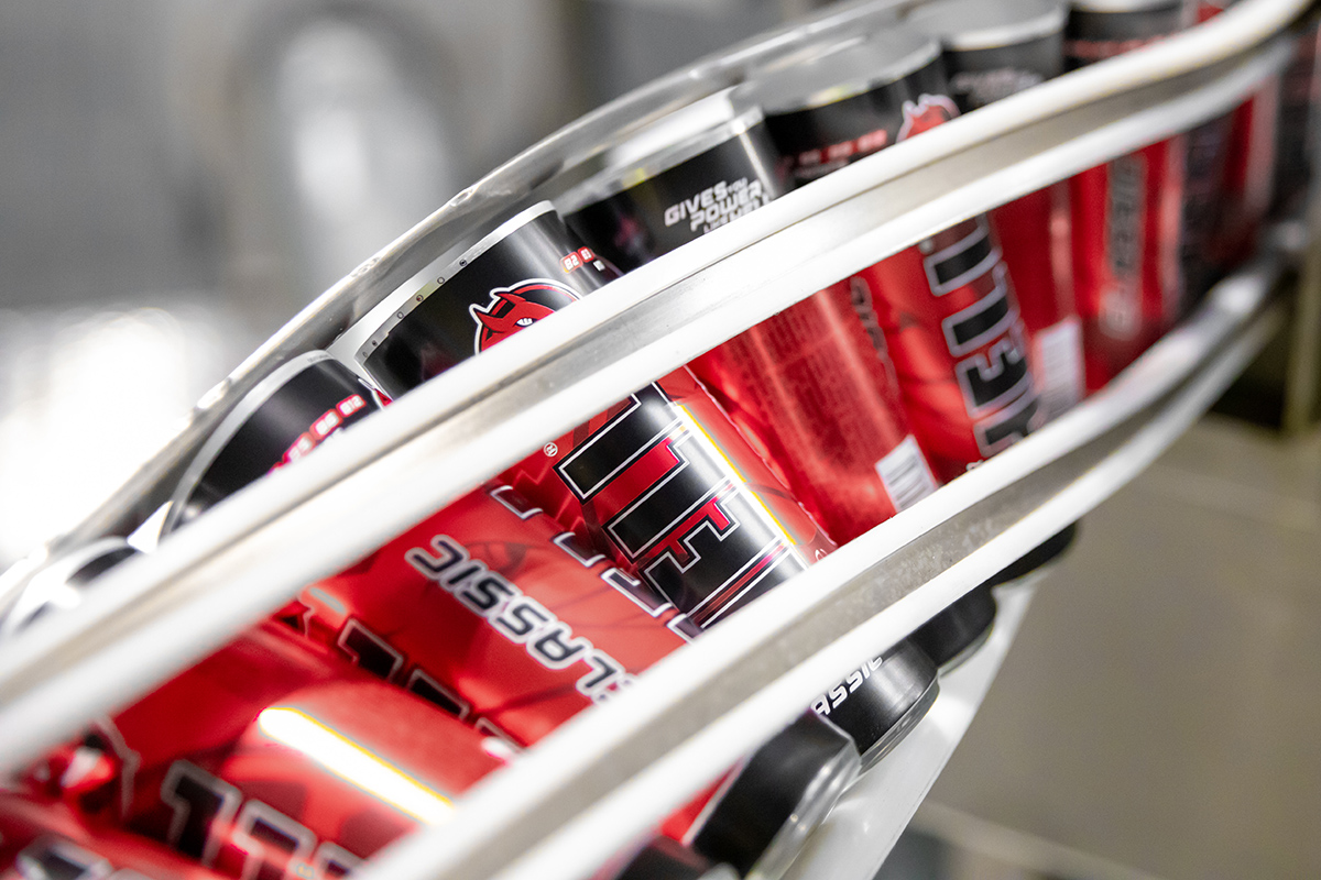 Simicskó István: az energiaital fogyasztása nagyon káros a fiatalok számára