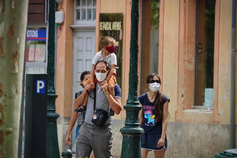 Több mint hatezer új eset egy nap alatt Franciaországban