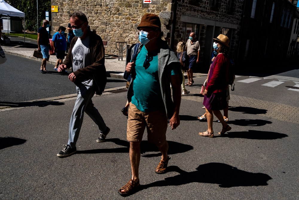 Egyre több francia városban kötelező a maszkviselés
