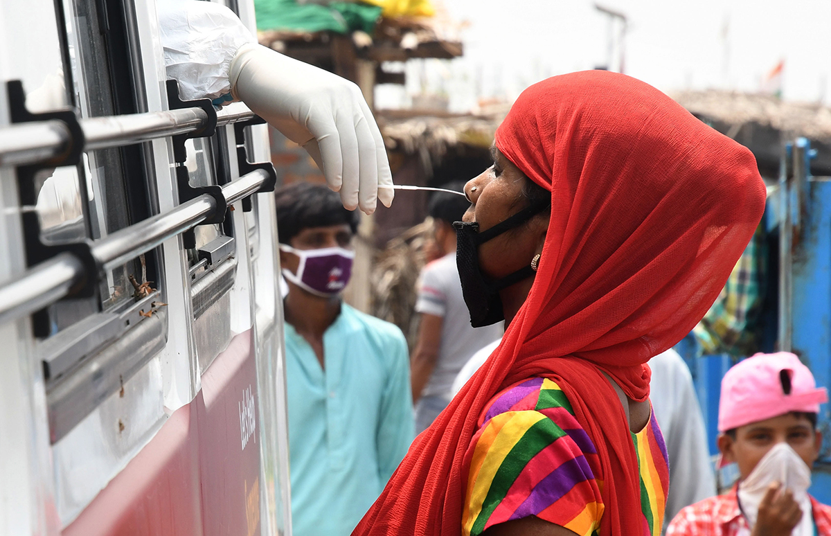 Indiában meghaladta az 50 ezret a halottak száma