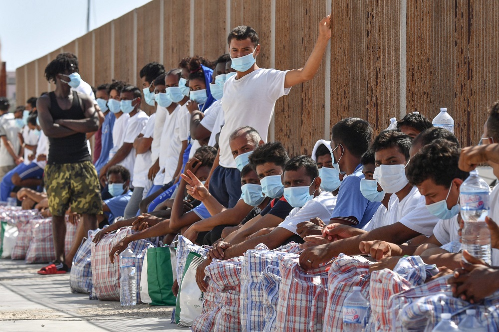 Szicília kormányzója az erőszakos migránsok elszállítását sürgette