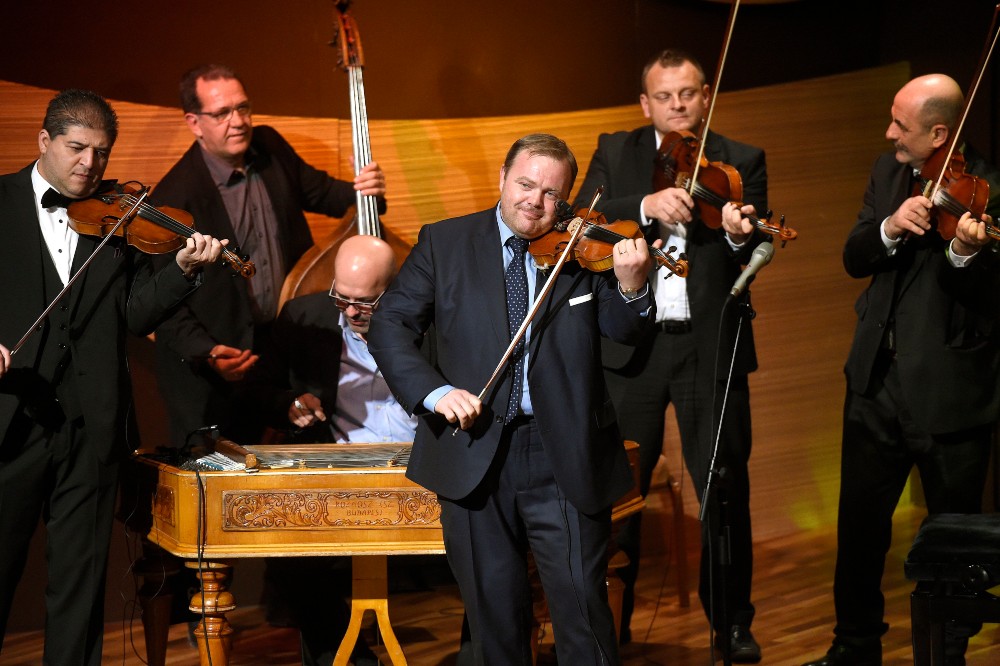 Sok százmilliós kormányzati támogatás a cigányzenészeknek