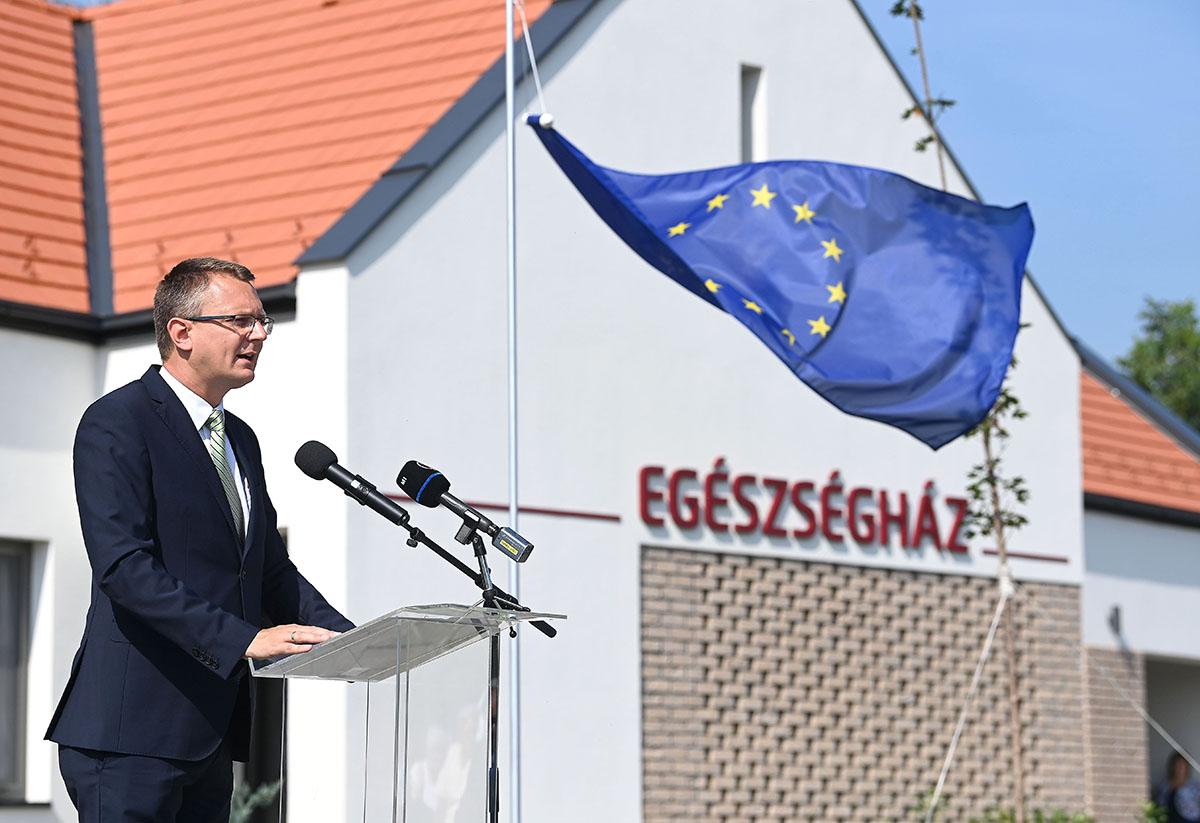 Jövőre 2012 milliárd forint jut egészségügyi célokra