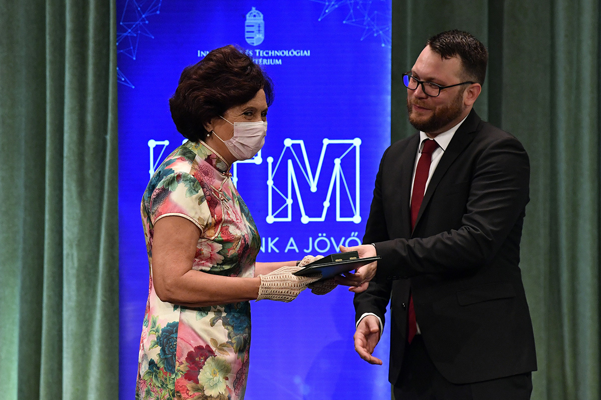 Állami kitüntetéseket adott át az ITM államtitkára