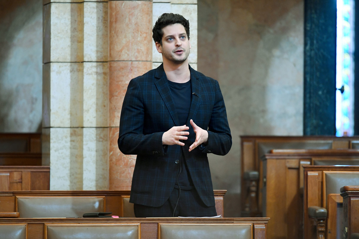 Ungár Péter szerint a Fidesz háborút indított