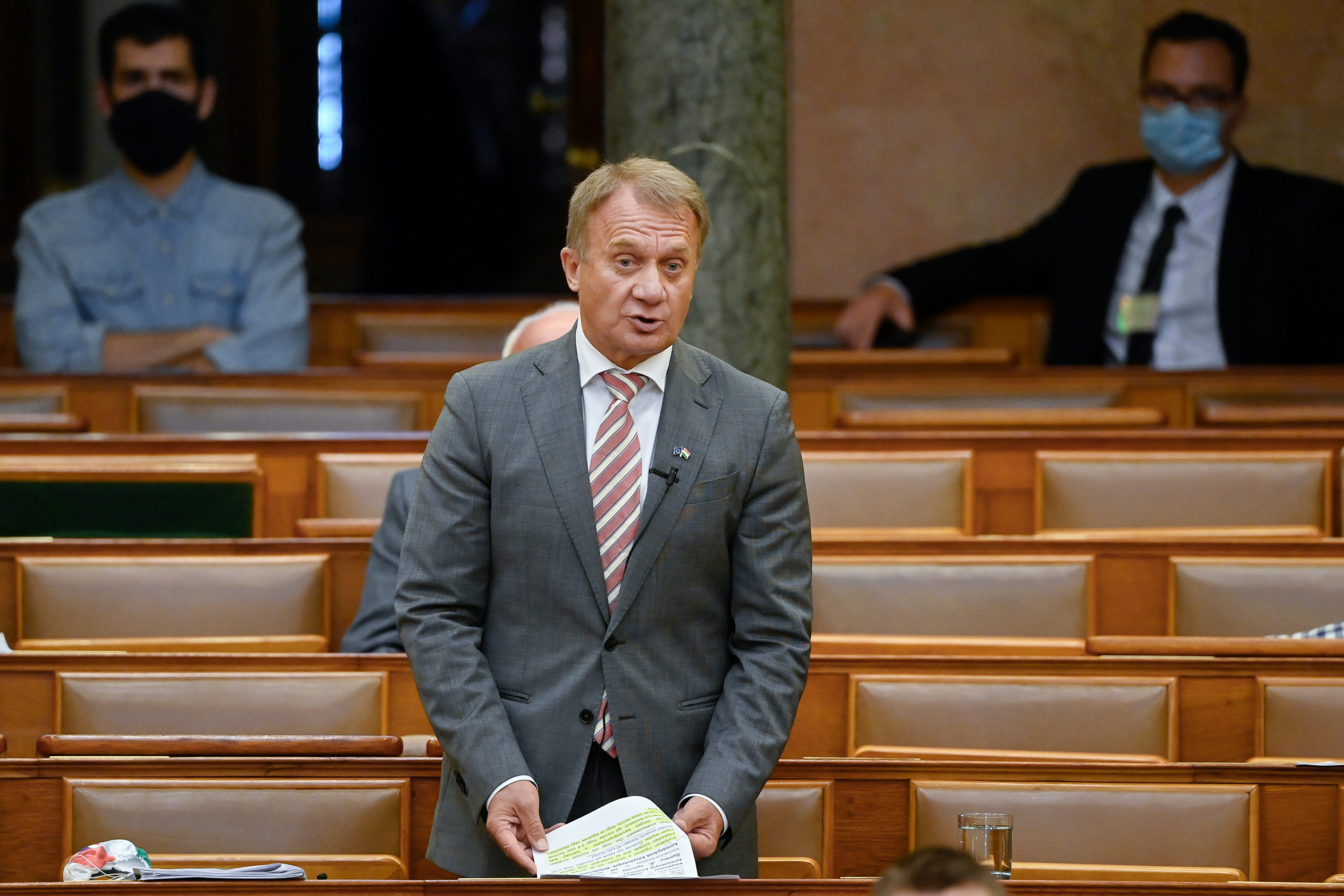 Ingyenes tesztelést követelnek az ellenzéki pártok