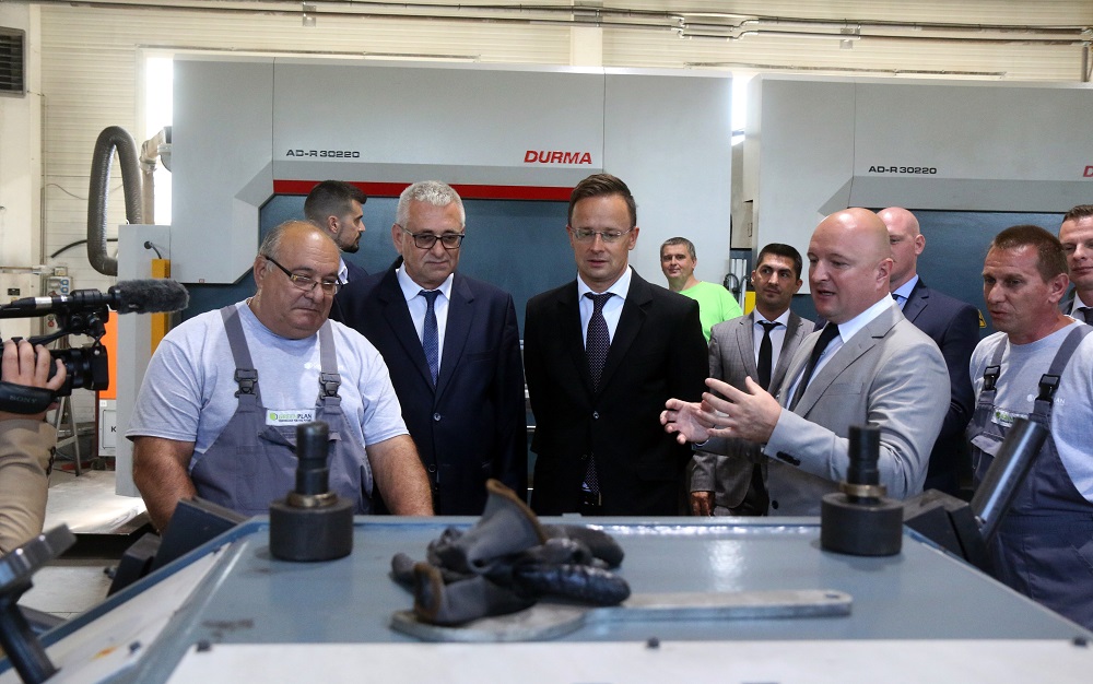 A kormány támogatja a munkanélküliség elleni harcban részt vevő vállalatokat