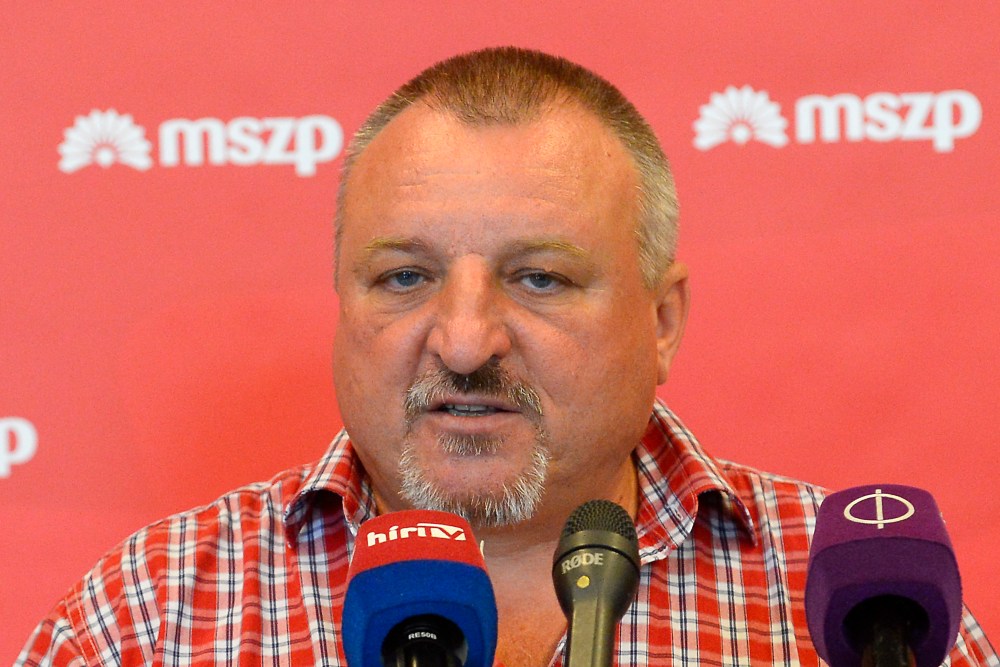 A szocik megint elégedetlenek