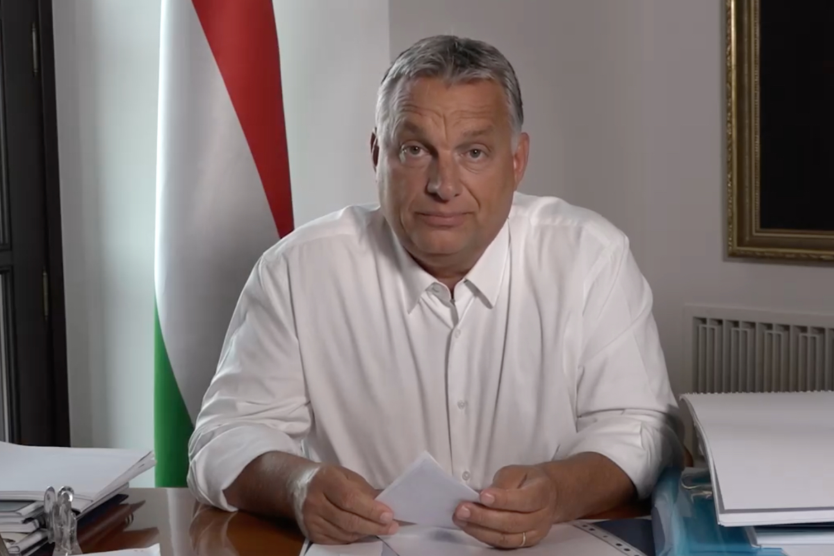 Megvédeni az időseket is, ezzel együtt fenntartani az ország működőképességét