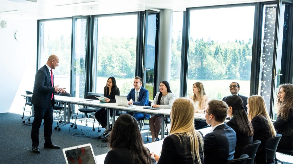 Karantént rendeltek el egy svájci elitegyetem diákjainak