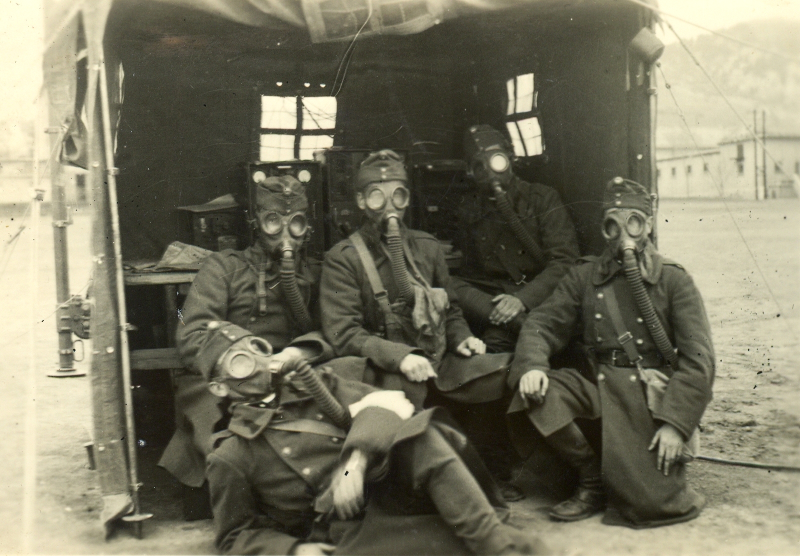 Rostély, madárcsőr, Mickey egér – maszkok egykor és ma