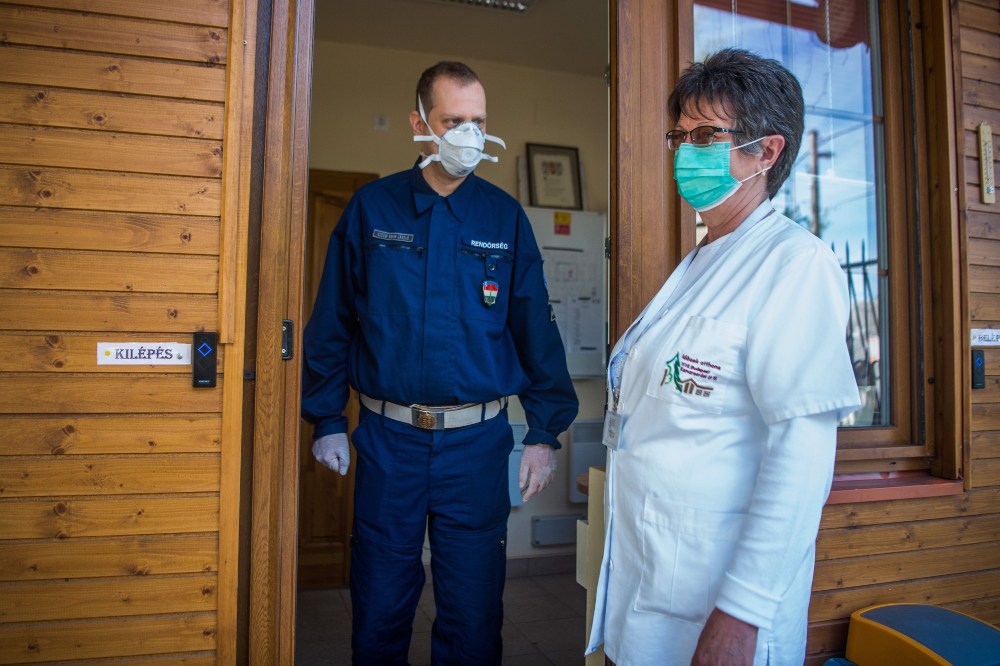 Azonnali fertőtlenítést végez a kormányhivatal a fővárosi idősotthonban