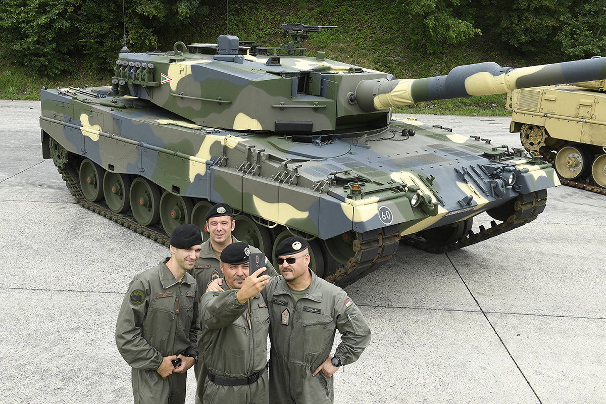 Hiúz páncélos a Bakonyban, Leopard tank a Gerecsében